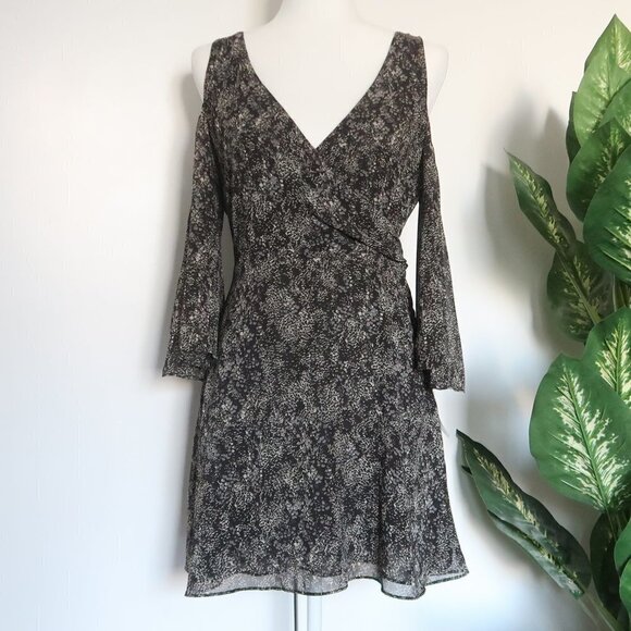 ZARA Black & Grey Print Cold Shoulder Chiffon Bell Sleeve Mini Dress Size Small - Picture 4 of 11